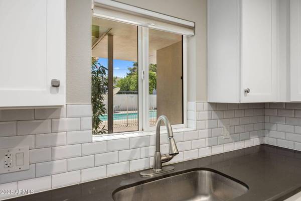 102 W MARYLAND Avenue #E1, Phoenix, AZ 85013