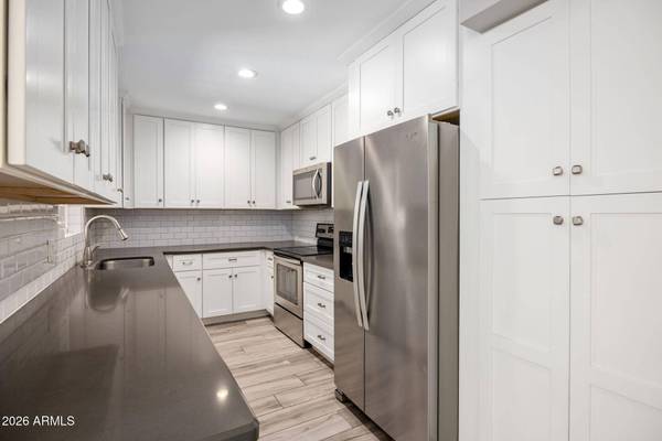 102 W MARYLAND Avenue #E1, Phoenix, AZ 85013