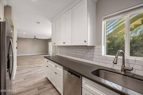 102 W MARYLAND Avenue #E1, Phoenix, AZ 85013