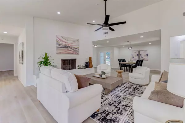 10303 Chevy Chase DR, Houston, TX 77042