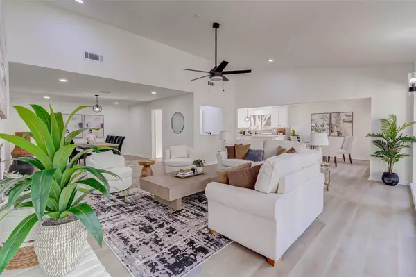 10303 Chevy Chase DR, Houston, TX 77042