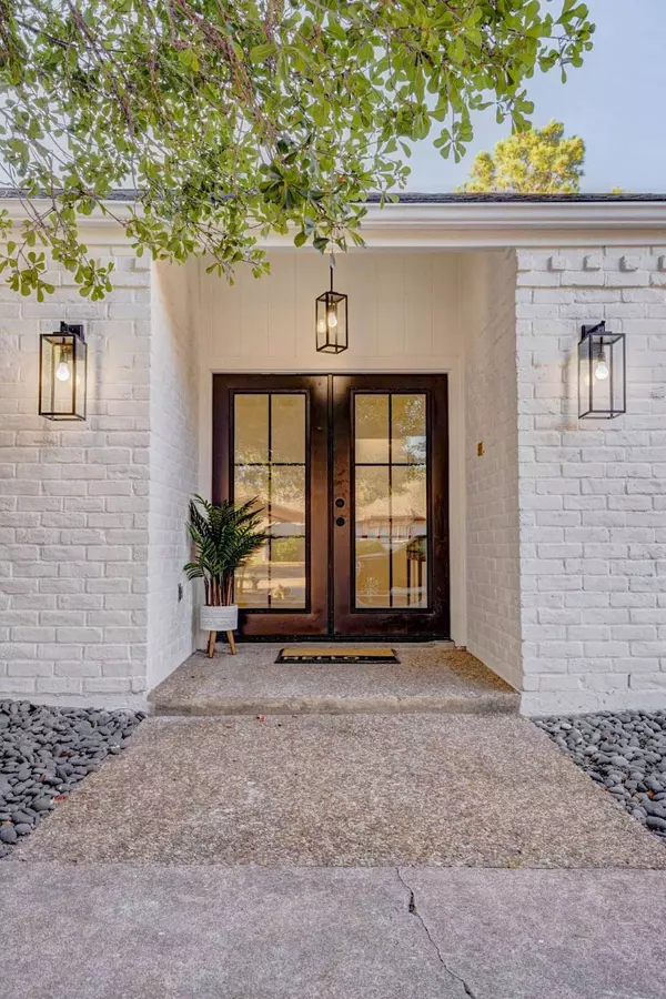 10303 Chevy Chase DR, Houston, TX 77042