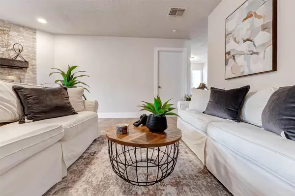 15706 Dunmoor DR, Houston, TX 77059