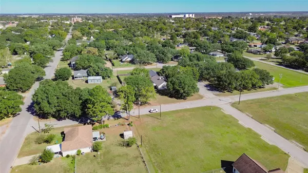 LOT 10 11TH Street, Hempstead, TX 77445