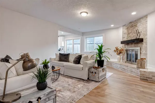 15706 Dunmoor DR, Houston, TX 77059