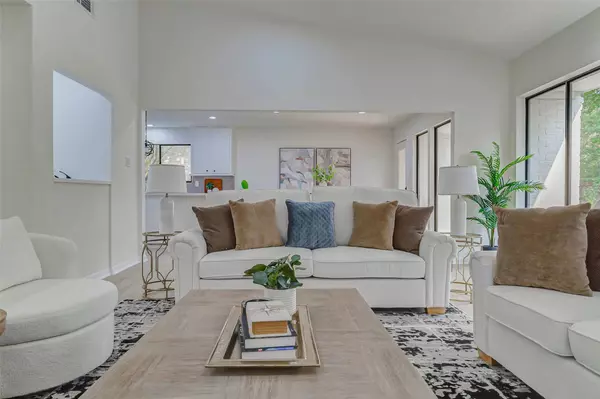 10303 Chevy Chase DR, Houston, TX 77042