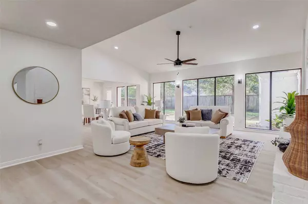 10303 Chevy Chase DR, Houston, TX 77042