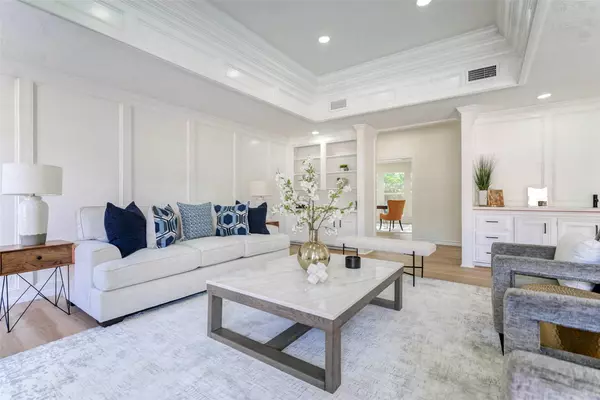 11618 Lakeside Place DR, Houston, TX 77077