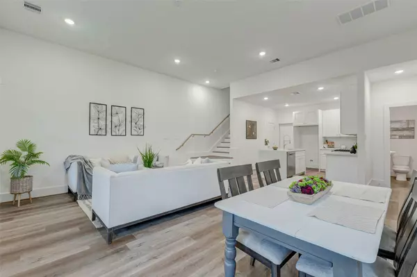 5614 Bertellis LN, Houston, TX 77091