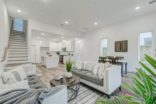 5614 Bertellis LN, Houston, TX 77091