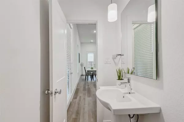 5614 Bertellis LN, Houston, TX 77091