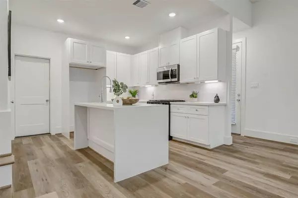 5614 Bertellis LN, Houston, TX 77091