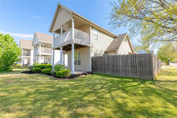 3600 S Tower Cir, Fayetteville, AR 72704