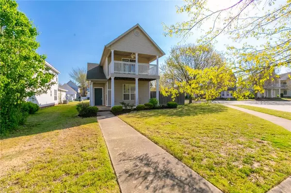 3600 S Tower Cir, Fayetteville, AR 72704