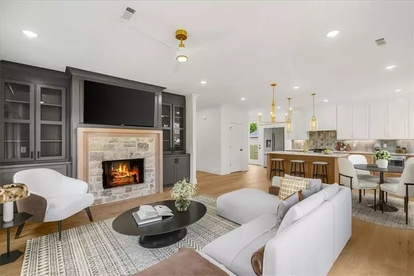 1310 Bella Vista Rd, Bentonville, AR 72712