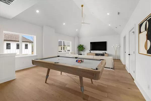 1310 Bella Vista Rd, Bentonville, AR 72712