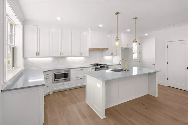 1316 Bella Vista Rd, Bentonville, AR 72712