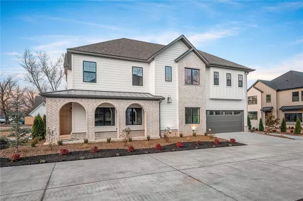 1316 Bella Vista Rd, Bentonville, AR 72712
