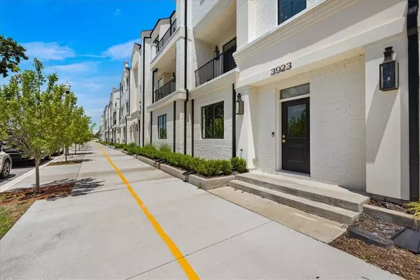 3923 S Champions Drive, Rogers, AR 72758