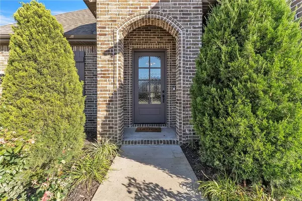 6201 49th St, Rogers, AR 72758