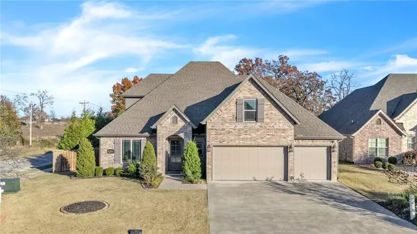 6201 49th St, Rogers, AR 72758