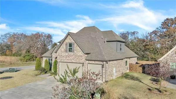 6201 49th St, Rogers, AR 72758