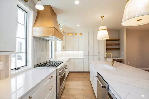 4111 S Champions Dr, Rogers, AR 72758