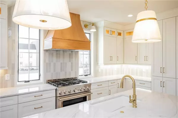 4111 S Champions Dr, Rogers, AR 72758