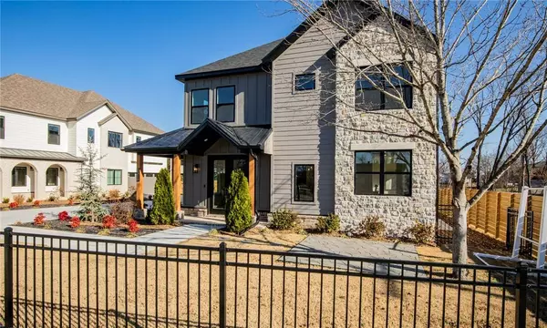 1310 Bella Vista Rd, Bentonville, AR 72712