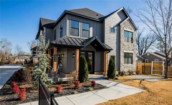 1310 Bella Vista Rd, Bentonville, AR 72712