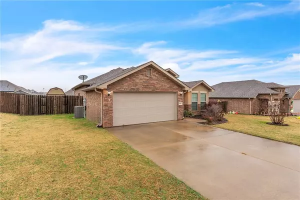 808 63rd Ave, Bentonville, AR 72713