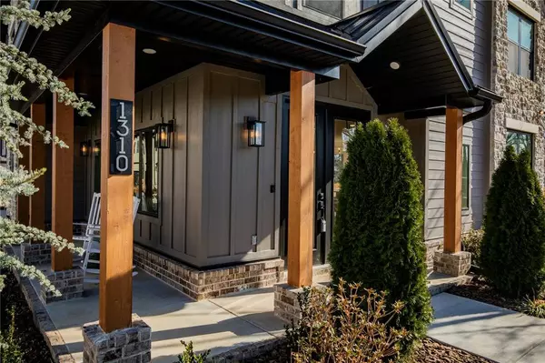 1310 Bella Vista Rd, Bentonville, AR 72712