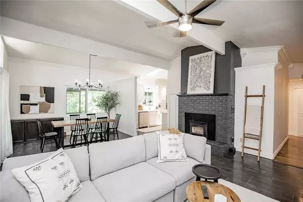 1 Rader Ln, Bella Vista, AR 72715