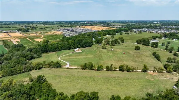 5000 SW Opal Rd, Bentonville, AR 72713
