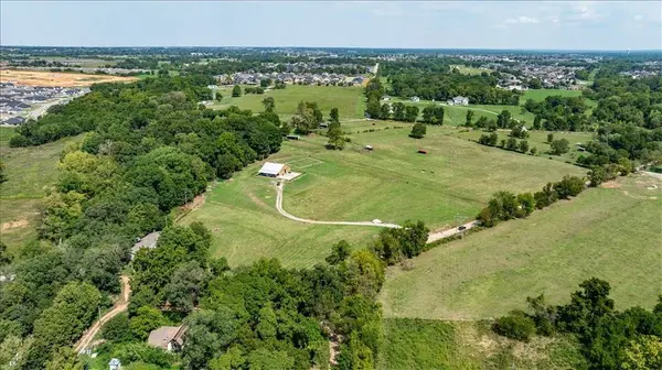 5000 SW Opal Rd, Bentonville, AR 72713