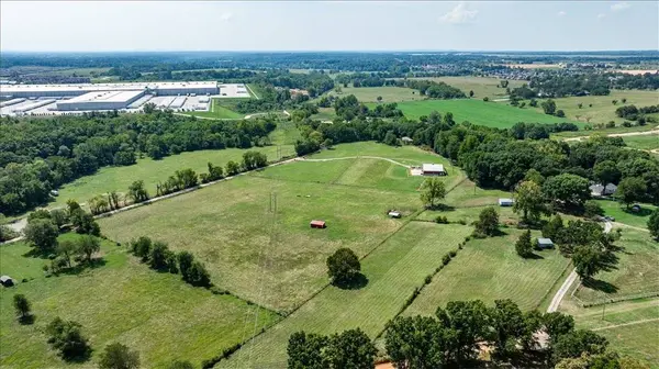 5000 SW Opal Rd, Bentonville, AR 72713