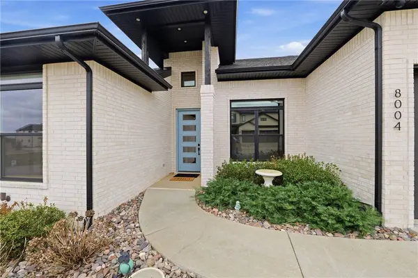 8004 W Dorchester St, Rogers, AR 72758