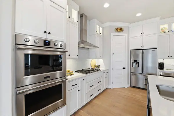 8004 W Dorchester St, Rogers, AR 72758