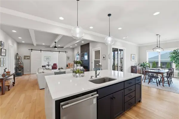 8004 W Dorchester St, Rogers, AR 72758