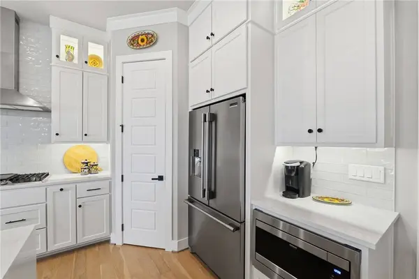 8004 W Dorchester St, Rogers, AR 72758