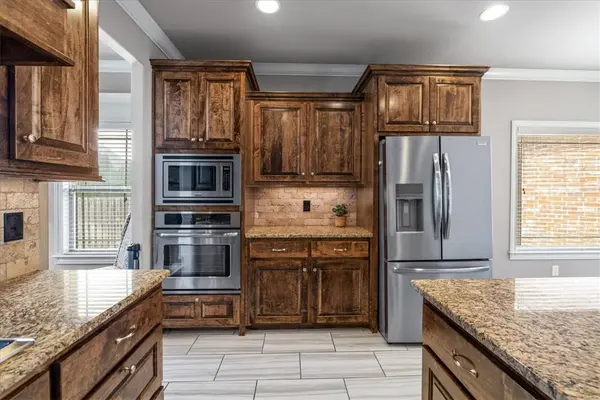 6106 W Bainbridge Dr, Rogers, AR 72758