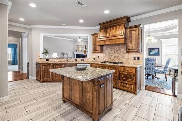 6106 W Bainbridge Dr, Rogers, AR 72758