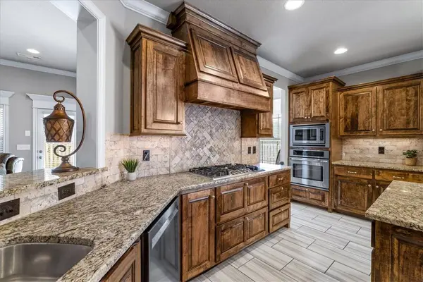 6106 W Bainbridge Dr, Rogers, AR 72758