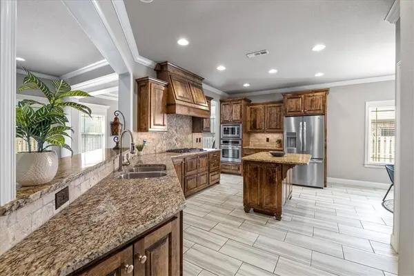 6106 W Bainbridge Dr, Rogers, AR 72758