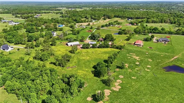 13677 N Mount Olive Rd, Gravette, AR 72736