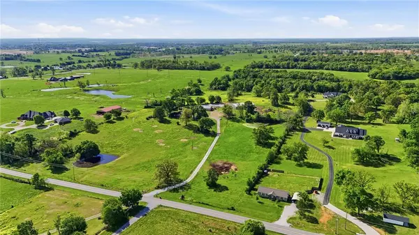 13677 N Mount Olive Rd, Gravette, AR 72736