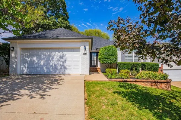 11 Valley View Cir, Bentonville, AR 72712