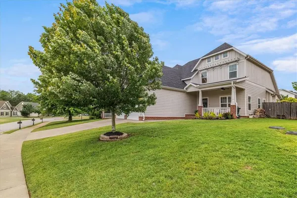 1114 Chancery Ln, Cave Springs, AR 72718