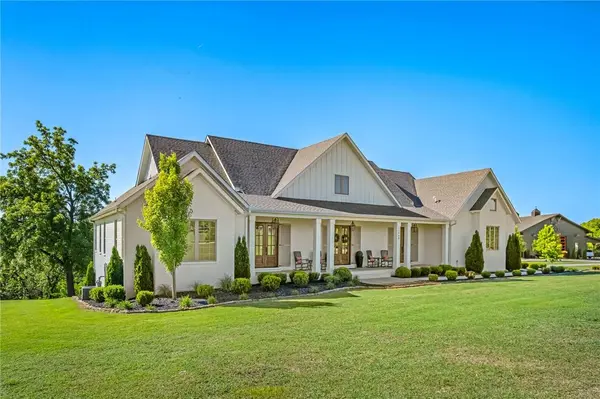 11964 Long Acres Dr, Bentonville, AR 72713