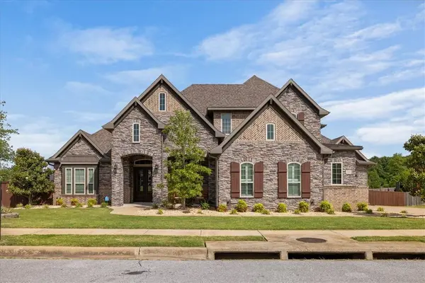 1300 Birkshire Ct, Cave Springs, AR 72718